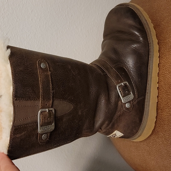 👢Authentic UGG Leather Boots - Picture 8 of 17